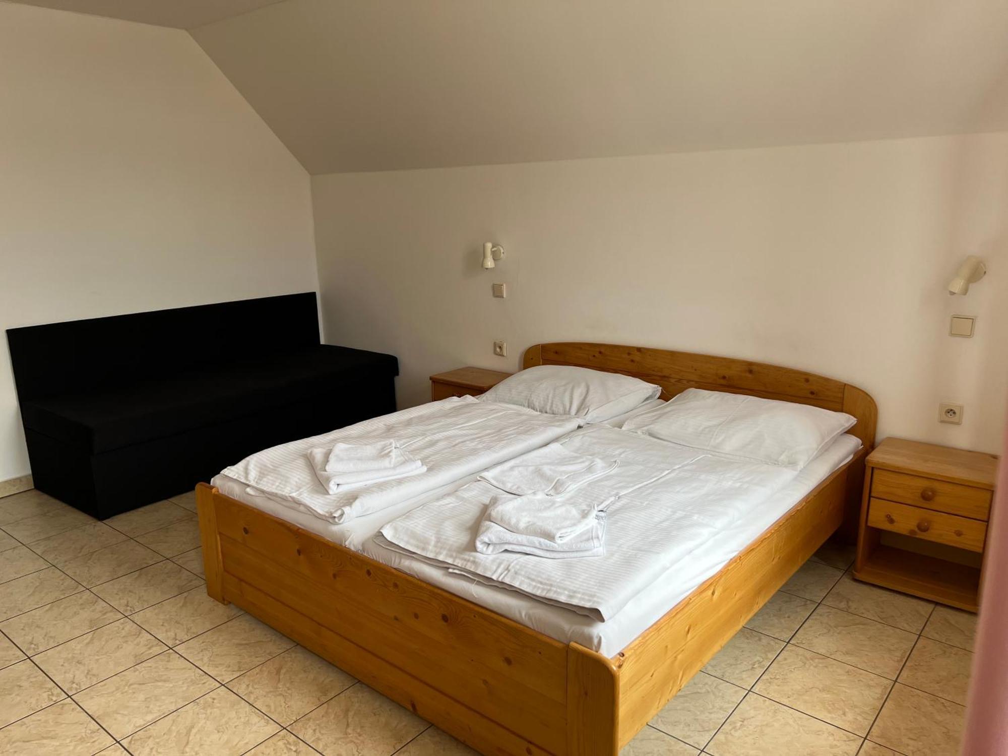 Hotel Praha Broumov Zewnętrze zdjęcie
